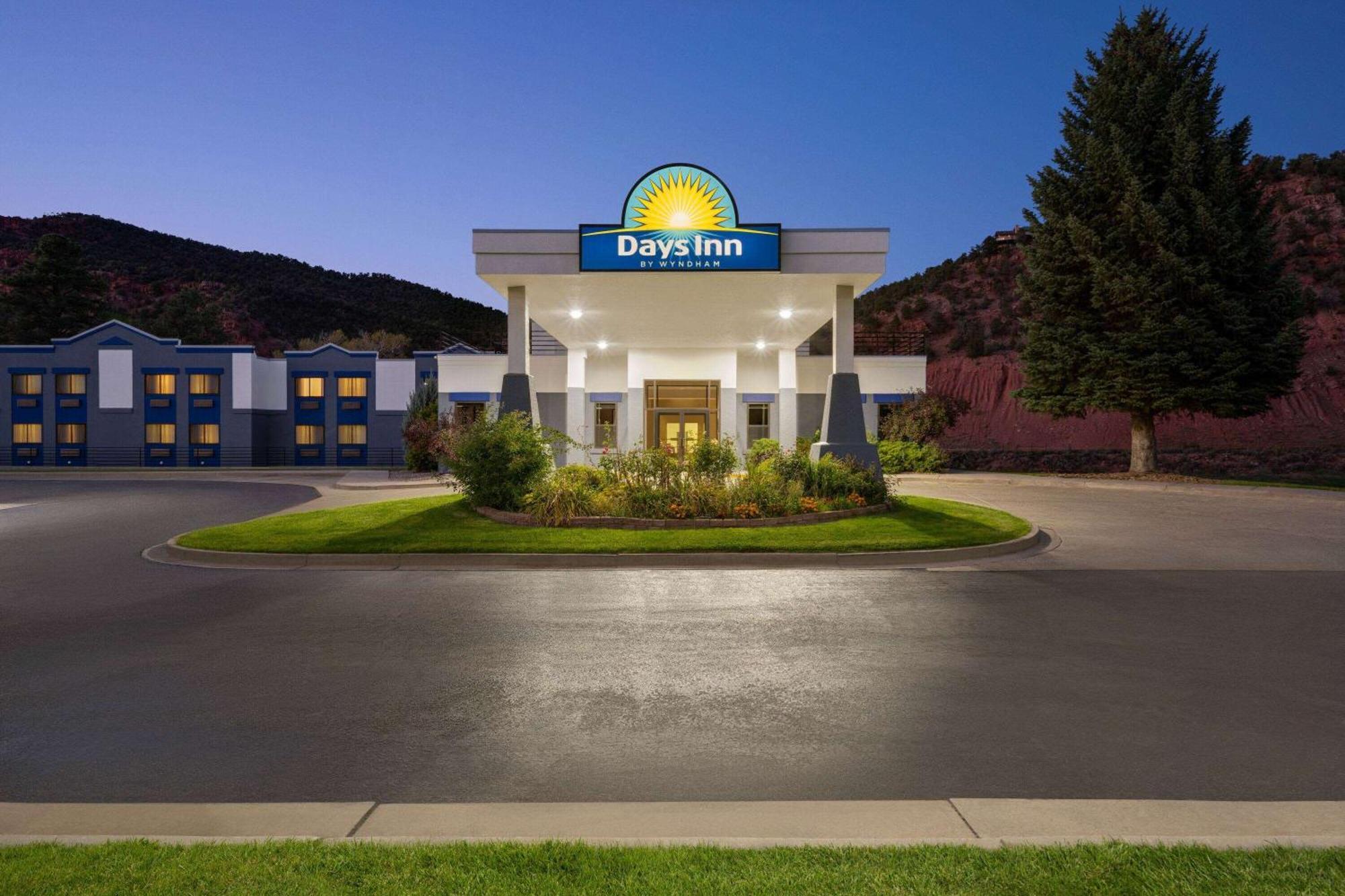 Days Inn By Wyndham Carbondale Exterior photo