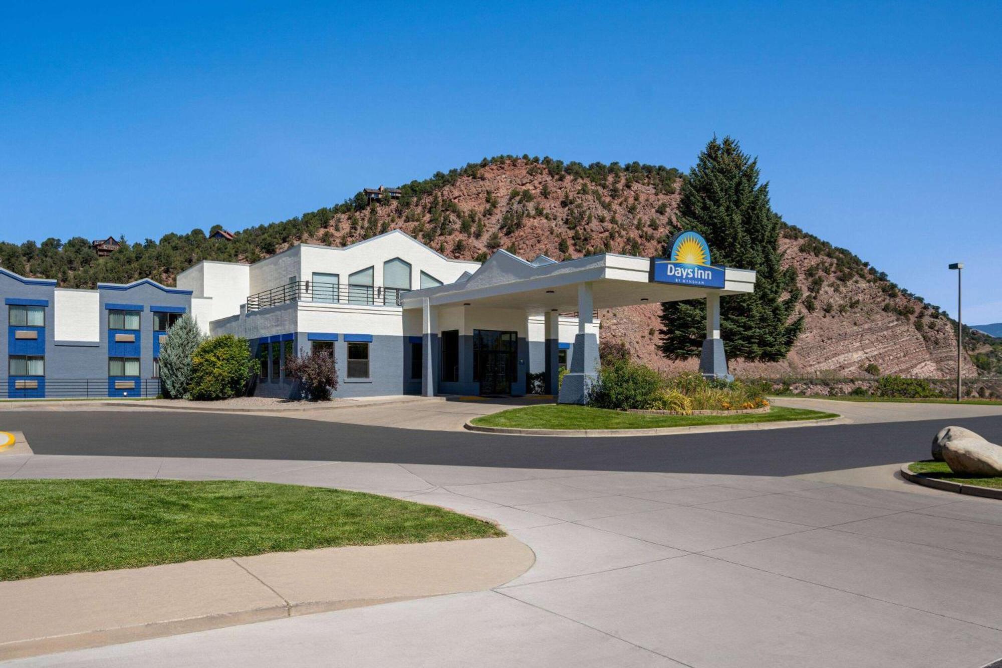 Days Inn By Wyndham Carbondale Exterior photo